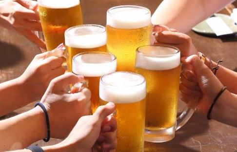 便秘人群需謹(jǐn)慎 三類食物加重腸道負(fù)擔(dān)，酒精飲料尤需警惕